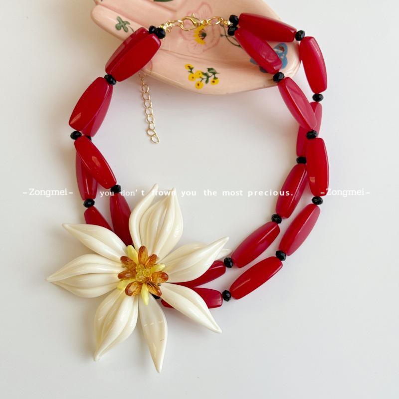Elegante Set da 3 Pezzi: Orecchini pendenti in resina con perline e fiori, collana e bracciale da donna