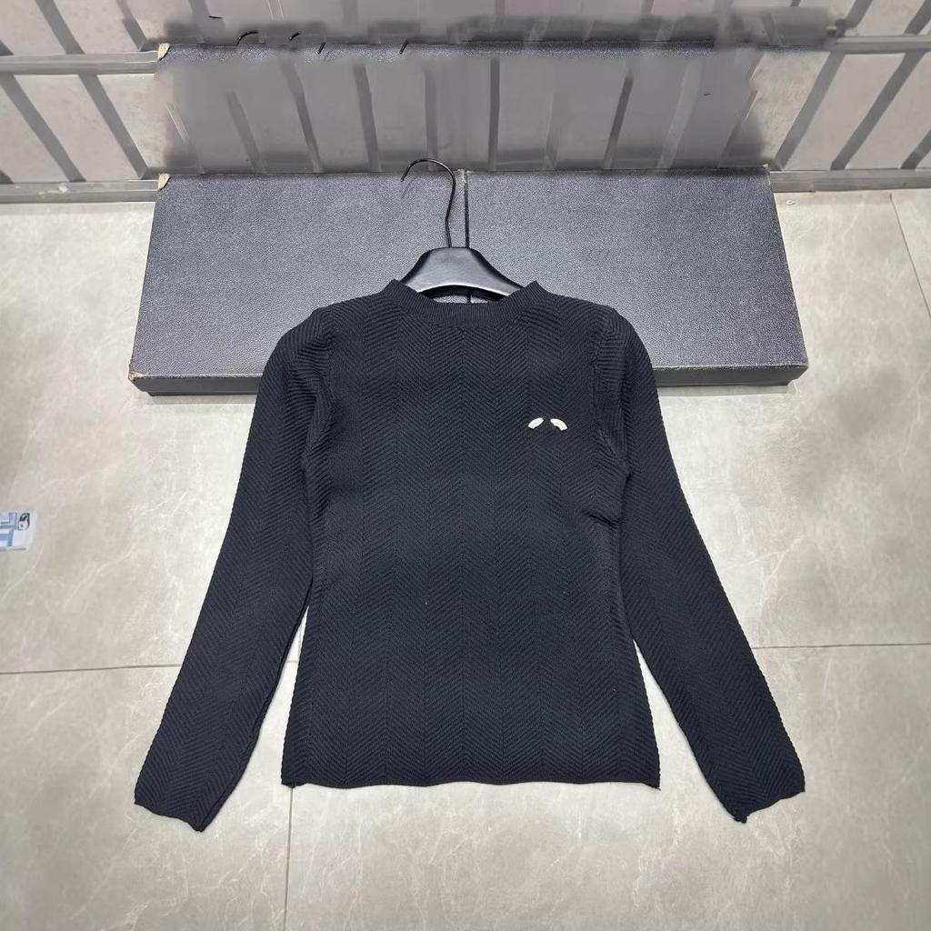2026 Spring Round Neck Knit Long Sleeve Casual Top with Brooch