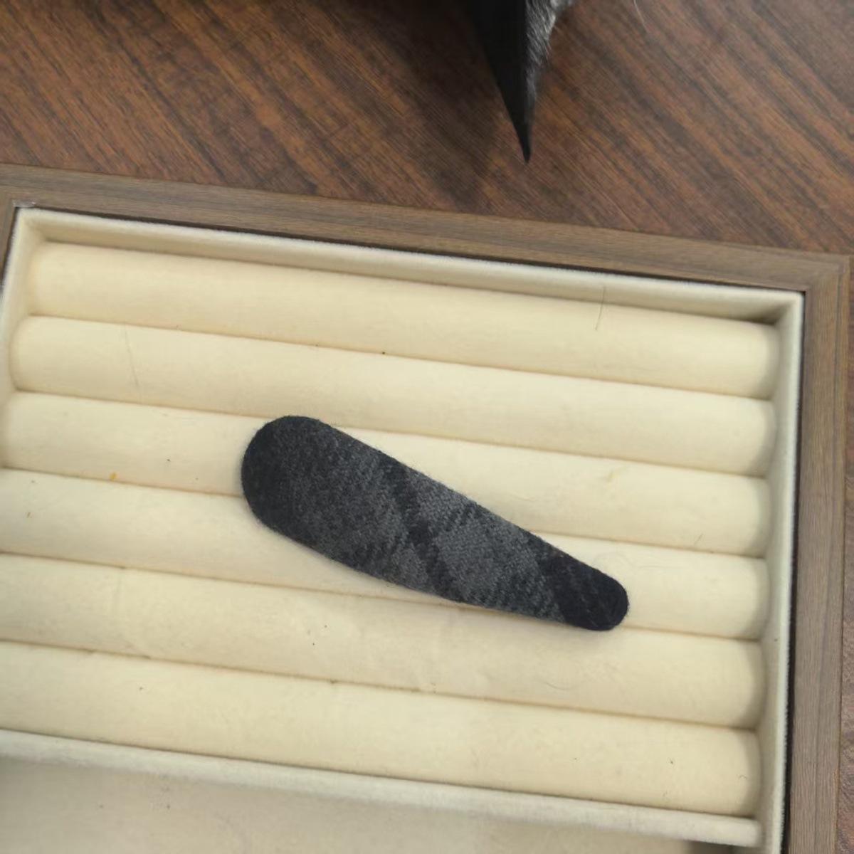 Korean Khaki Plaid BB Hair Clip for Women - Fashionable, Versatile Bangs Accessory