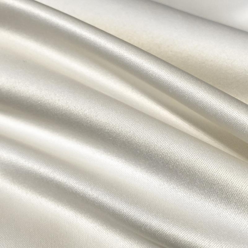 Neu Sommer Eis Seide Vier-Stück Set Einfarbig Einfache Gewaschen Seide Stickerei Bettwäsche