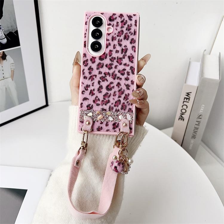 Applicable to Samsung ZFold7 folding leopard print splicing mobile phone case love plush portable ZFold6 anti-drop protective case