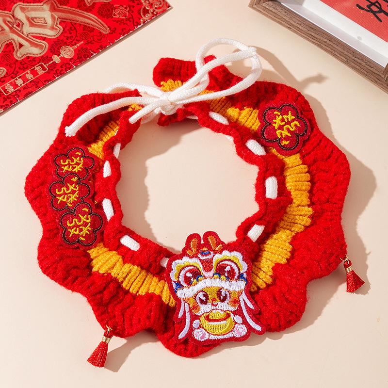Festive cat knitted collar Christmas handwoven necklace dog pet New Year scarf saliva towel