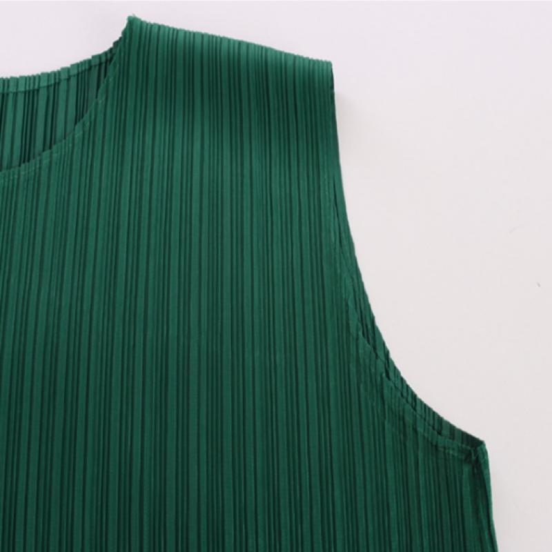 Shop Women Round Neck A Line pleAted Sleeveless Dress grAy Ble Wdr 1747