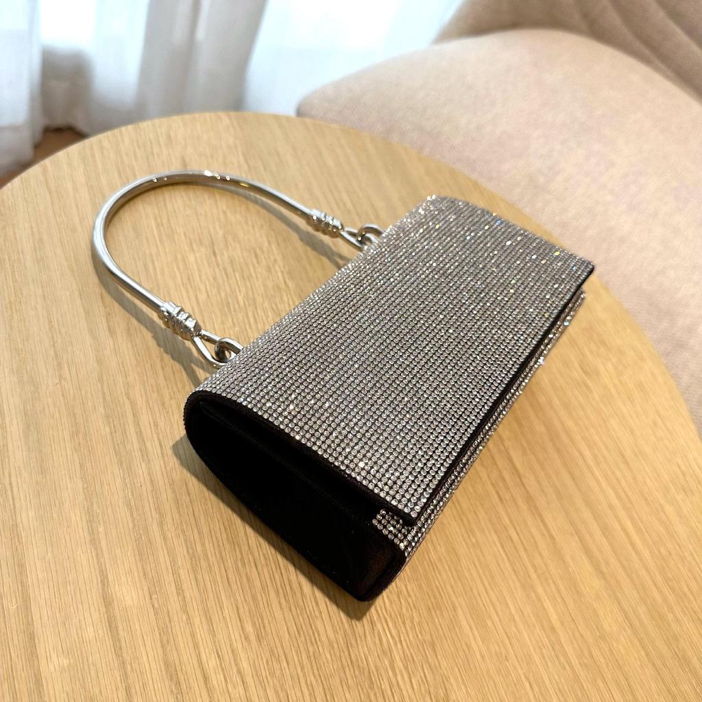 2023 European & American Luxury Shining Diamond Knotted Evening Wrist Handbag