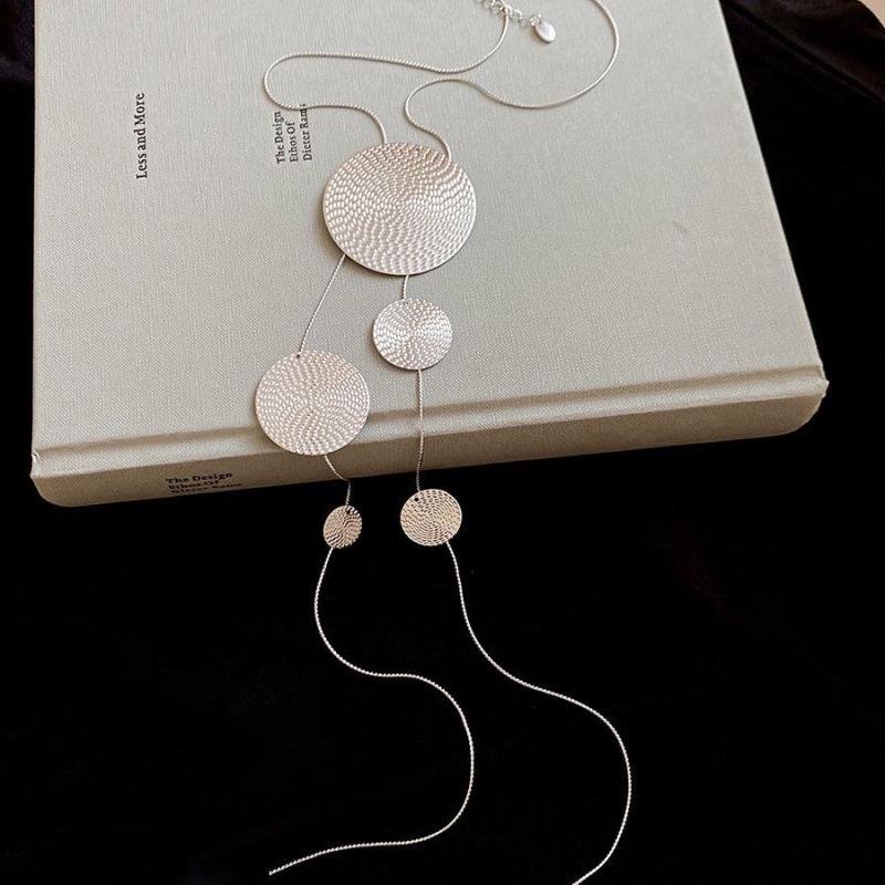 Regulowany Minimalistyczny Geometryczny Plisowany Skórzany Naszyjnik: Wszechstronny Łańcuszek na Obojczyk o Wysokiej Czułości