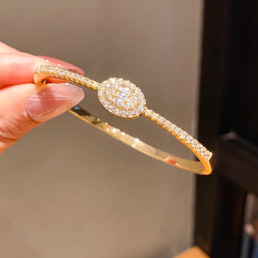 Luxury Ladies Wristband With Zircon Stone Copper Metal For Casual Or Formal Occasions золотой