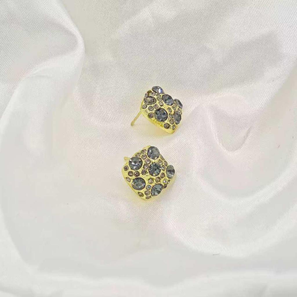 Elegant Vintage Diamond Stud Earrings for Women - Luxurious French Style, Versatile and Sophisticated Accessory