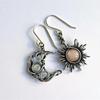 Pendientes Asimétricos de Luna y Sol Retro Bohemios de Piedra Lunar