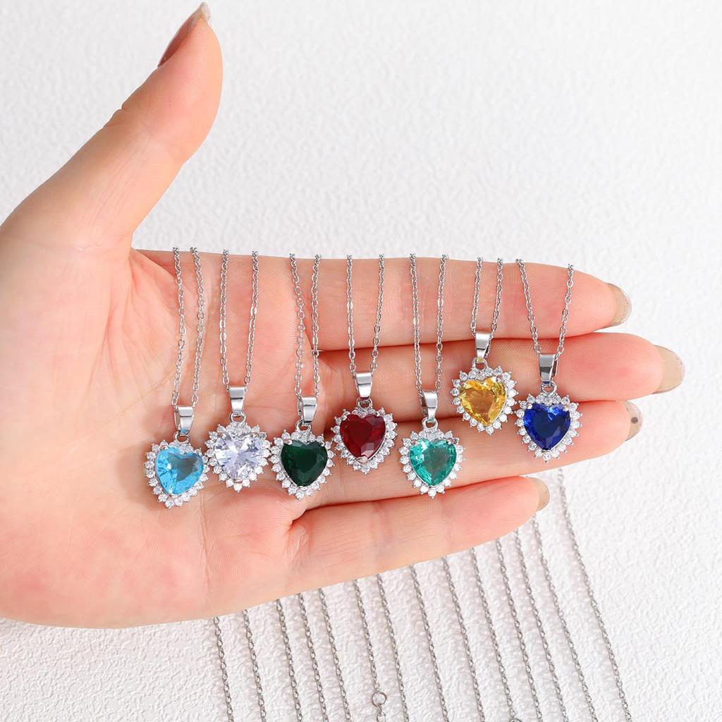 Trendy Luxury Diamond Heart Necklace & Earrings Set