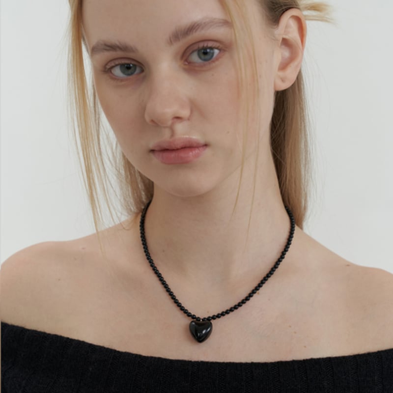 KINDABABY black gemstone heart necklace