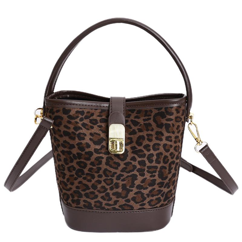 Niche Design Leopard Print Bucket Bag Women's 2025 New Retro Fashion Portable Commuter Bag Fashion Shoulder Messenger Bag