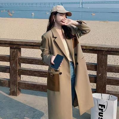 Giacca nera comoda e alla moda, vestibilità ampia, in stile accademico per le donne