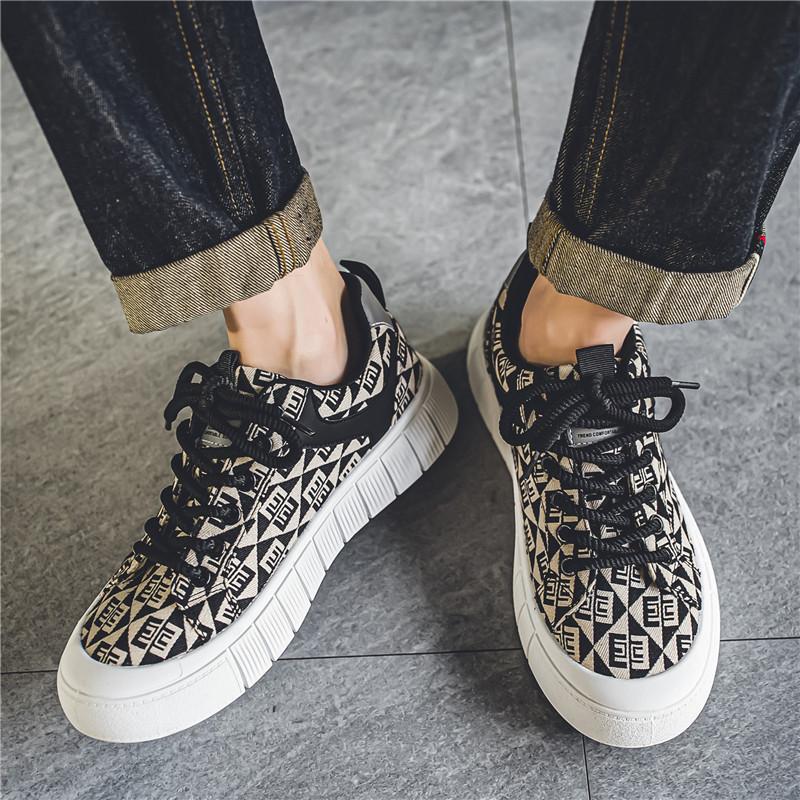 Herrenschuhe 2024 Frühling neue Lederoberfläche lässige Plateau-Herrenschuhe Studentenmode-Trend Low-Top vielseitige Einzelschuhe