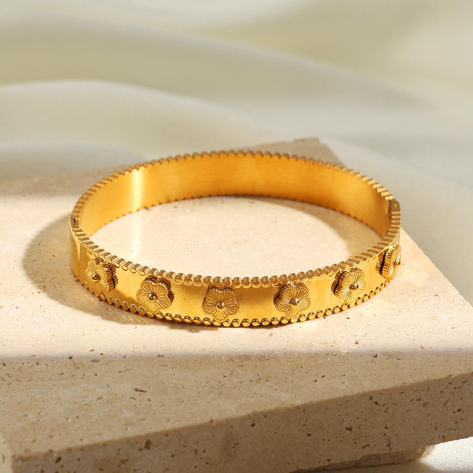 ZAKOL Trendy Lucky Five Leaved Flower Stainless Steel Bangles For Women Girls Gold Color Metal Wristlet Bracelets Zircon Gifts