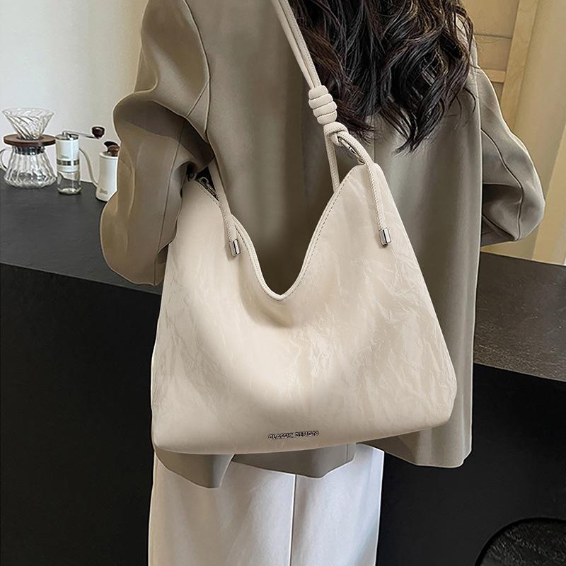 

Bag Women S Bag Fashionable Versatile Messenger Bag Light Luxury High-End Single Shoulder Commuter Armpit Bag