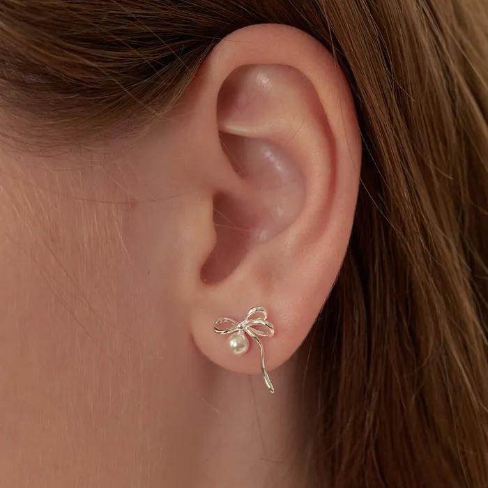 [Worn by Celebrities] (Silver 925) Angel Ribbon Pearl Earrings EC3085