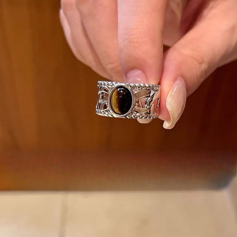 Tiger-eye Stone Flower Ring - Women's Niche Vintage Open-style Ring for Index Finger - Luxurious and High-end Finger Ring