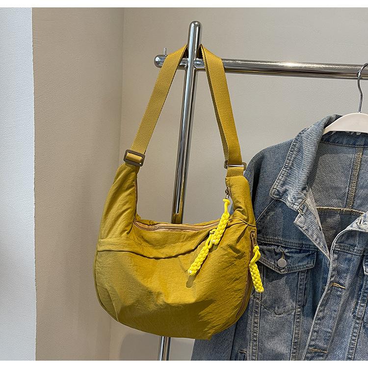 Large capacity dumpling bag Korean version literary shoulder bag new commuter women fashion casual versatile messenger bag