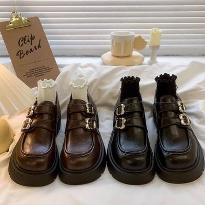 Scarpe basse nuove con suola spessa, tacco grosso, punta rotonda, in pelle piccola, con fibbia in metallo