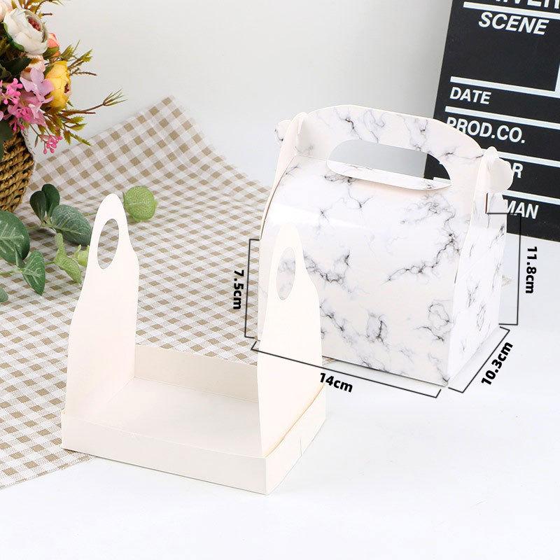 Ruční krabička na švýcarskou roládu a pečivo na dorty, sendviče a sušenky.