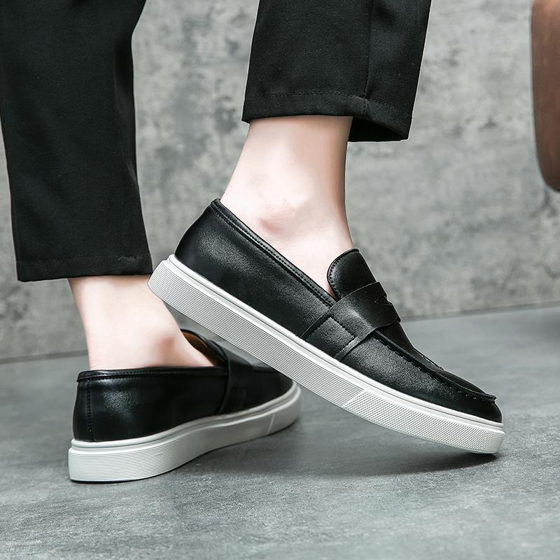 Men Casual Leather Shoes Durable Anti Slip Breathable Summer Comfort Classics Male Shoes Lightweight Versatile White Soled Shoes