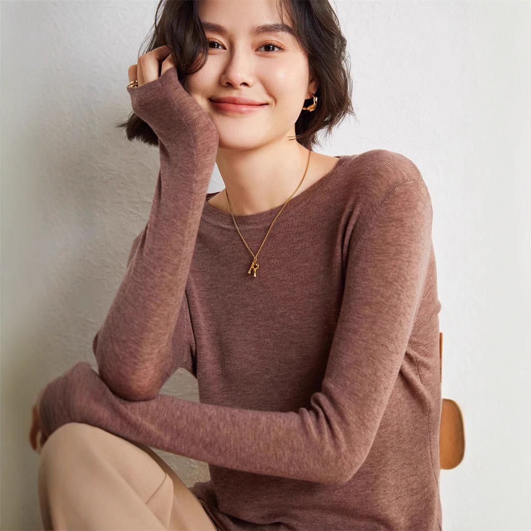 

Women s Fine-Spun 25% Wool Round-Neck Long-Sleeve Pullover Sweater M