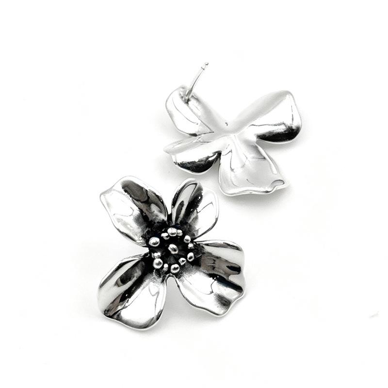 S925 Sterling Silver Four-Leaf Clover Lily Stud Earrings for Women - Simple Fashion Retro Thai Silver Jewelry