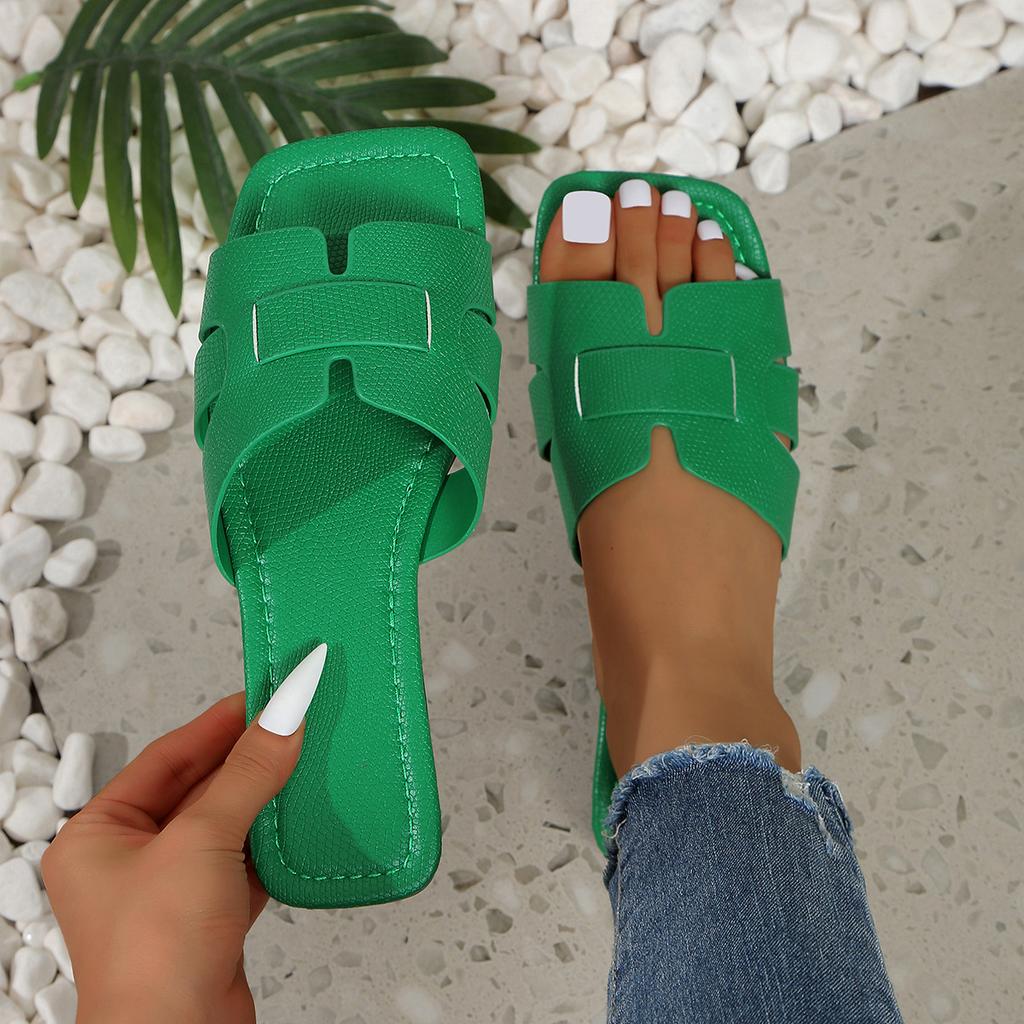 European and American Plus Solid Color Lightweight Flat Slippers for Women's Outdoor Wear, Beach Sandals