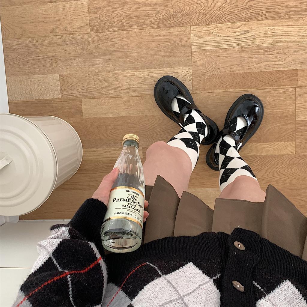 Night teaching room rhombus black and white medium tube calf socks women's spring and autumn long tube rhombus checkerboard jk college style