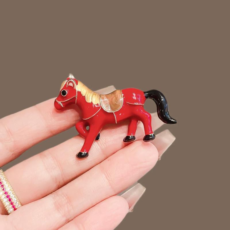 Trendy Enamel Cartoon Red Horse Brooches For Women Men Zodiac Animal Lapel Pins Friends Party Gifts Banquet Jewelry Accessories