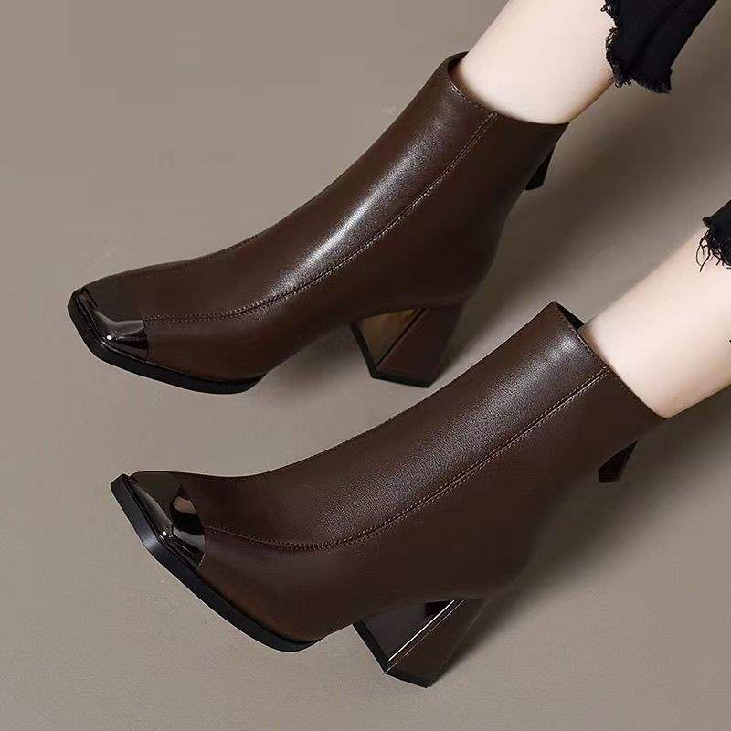 2025 winter new versatile soft leather short boots women's thick heel square head anti-kick Ankola red new Chinese Martin boots