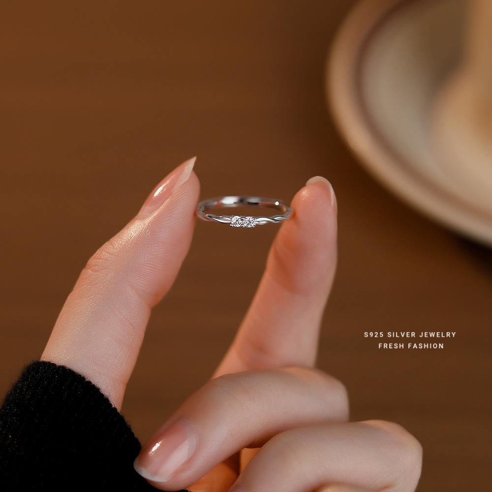 

Fashion S925 Sterling Silver Simple Twist Zircon Temperament Ring Women Wedding Engagement Fine Jewelry Gift серебряный