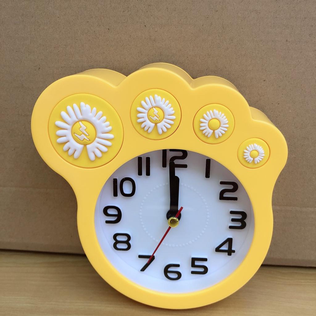 New Japanese and Korean Foot Daisy Gift Alarm Clock 3D Three-dimensional Digital Lazy Bedside Decoration Clock Super Quiet