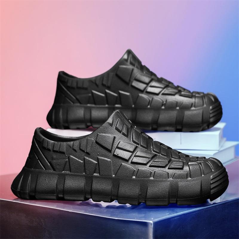 Fashion Men Sandals Oilproof Waterproof Chef Shoes Doctor Nurse Shoes Breathable Garden Sandals Casual Slippers Beach Aqua Shoes