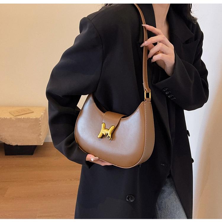 IELGY high-end underarm bag, fashionable and popular shoulder commuter messenger bag