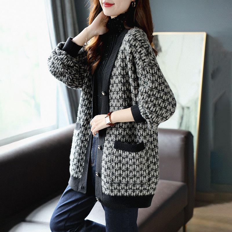 

Женская яркая шелковая вязаная куртка-кардиган весна-осень свободная повседневная куртка-свитер с V-образным вырезом толстая вязаная куртка с принтом 4XL чёрный