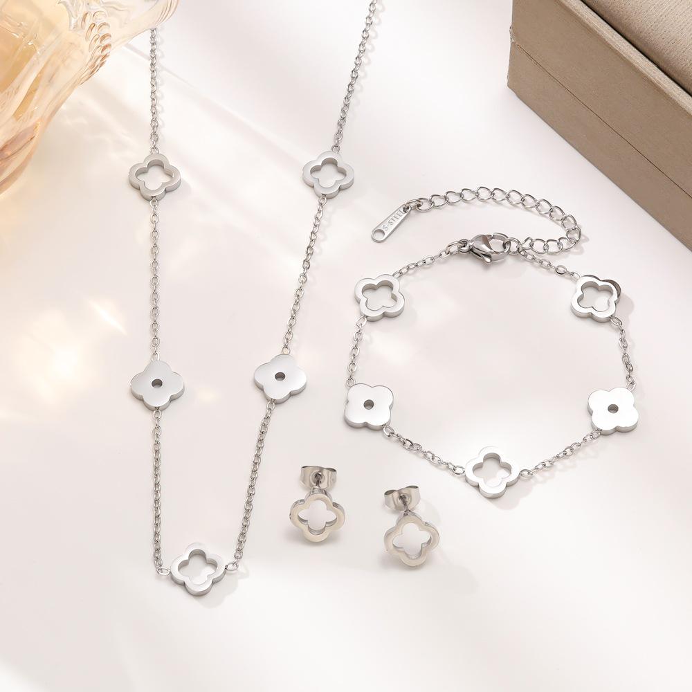 Elegant Four-Leaf Clover Jewelry Set: Bracelet, Necklace, and Earrings