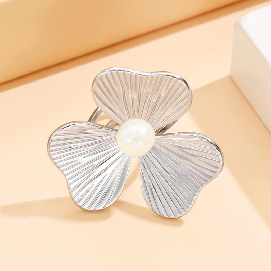 Versatile Floral Pearl Women's Ring, 18K Gold Vacuum-Plated Stainless Steel Jewelry