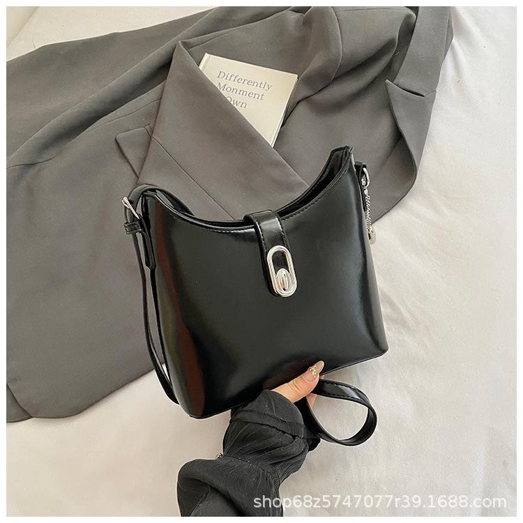 Underarm Bag Women's 2025 New Fashion Niche Design Commuter Bag Is Popular This Year, Shoulder Messenger Bag