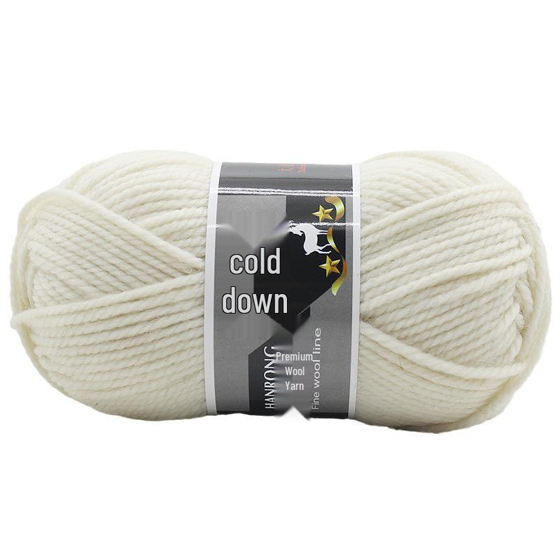 Cold Velvet Hand-Knitted Medium-Thick Wool Yarn for DIY Scarves, Coats, and Knitting Projects.