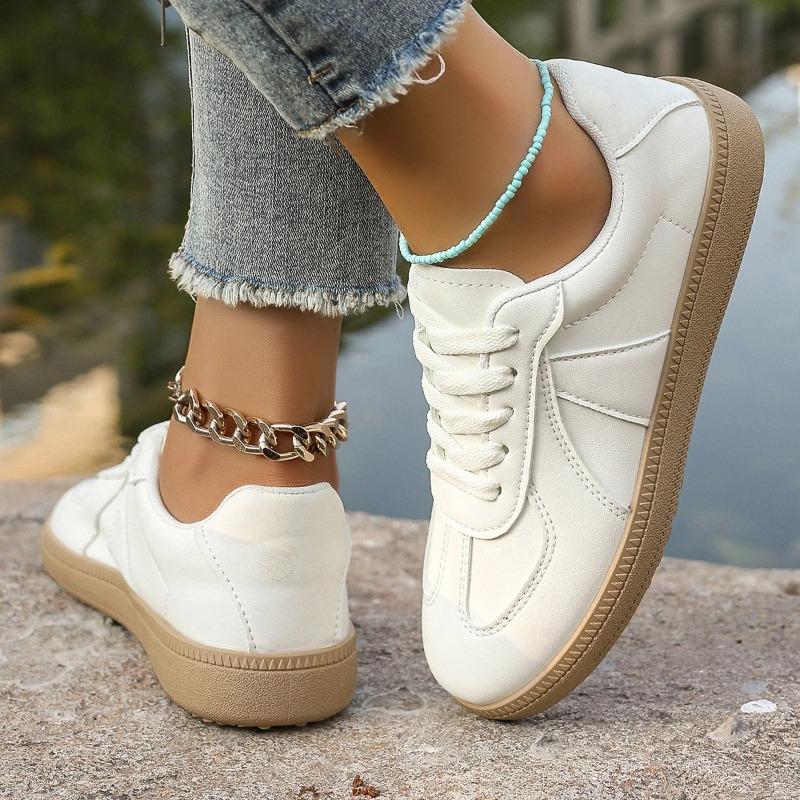 Women's White Sports Shoes Are Lightweight, Low Cut, Round Toe, and Suitable for All Seass As Women's Casual Shoes