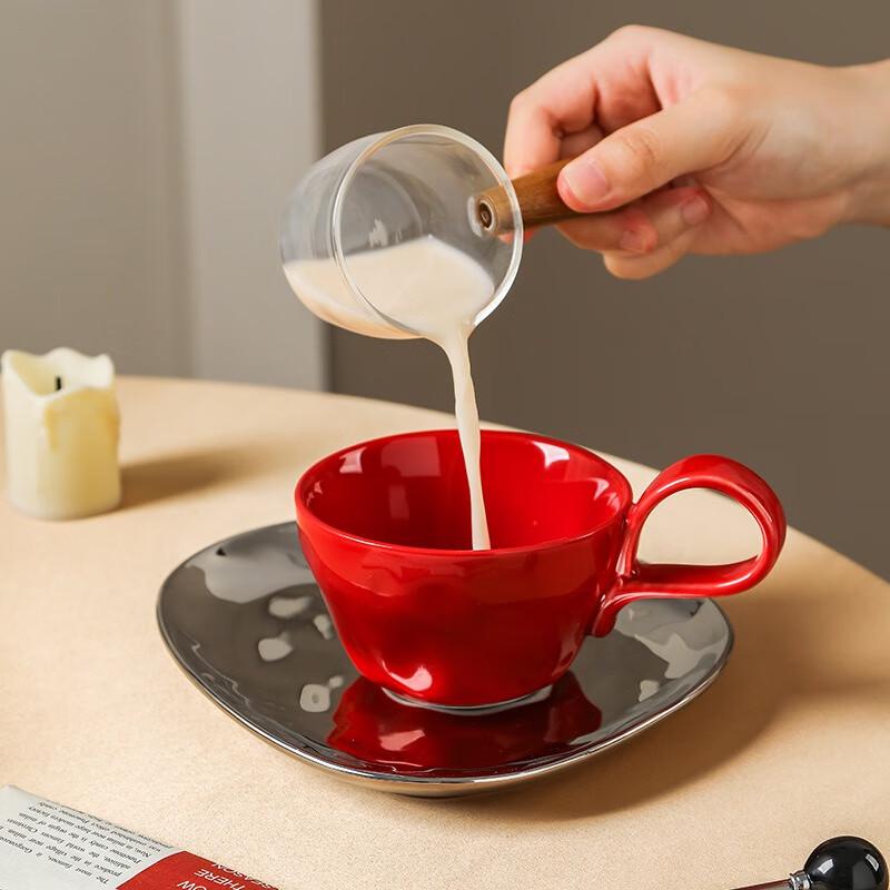 

Набір кавової чашки та блюдця серії SX Fantasy