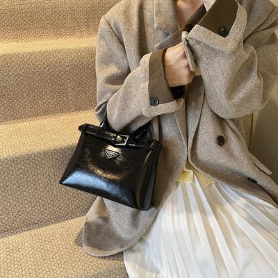 Large-capacity Bag Women's 2025 New Autumn Versatile Shoulder Bag, Popular Fashion Small Square Bag This Year