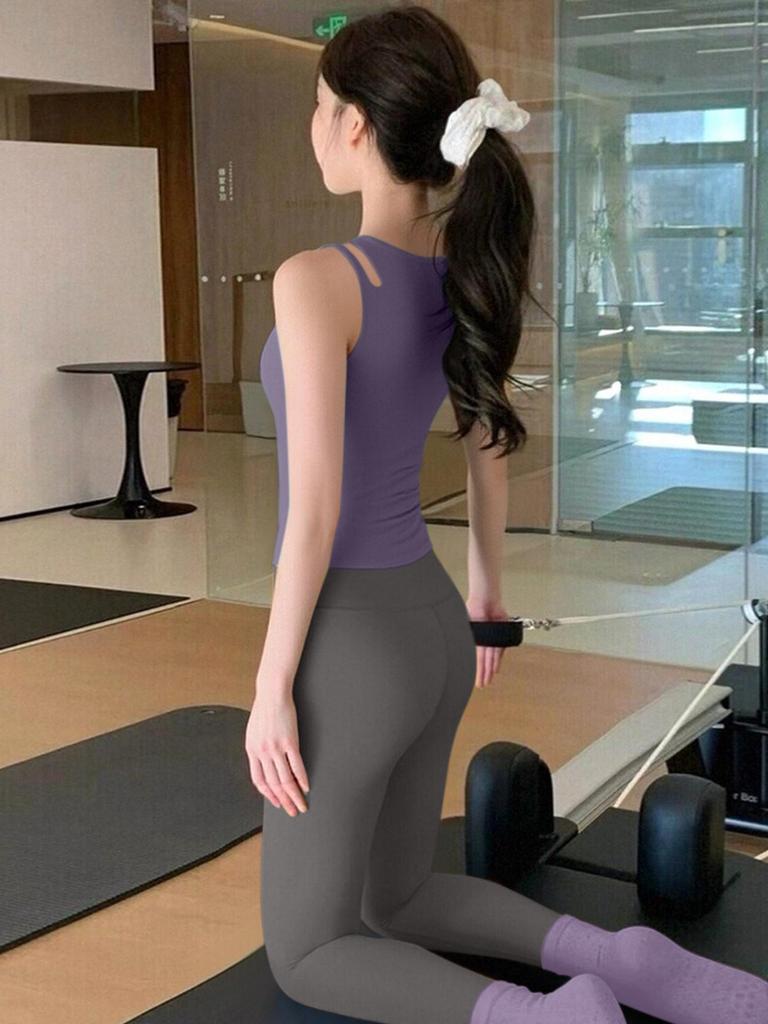 Red Women's Yoga Top with Chest Pads - Stylish Activewear for Pilates and Fitness