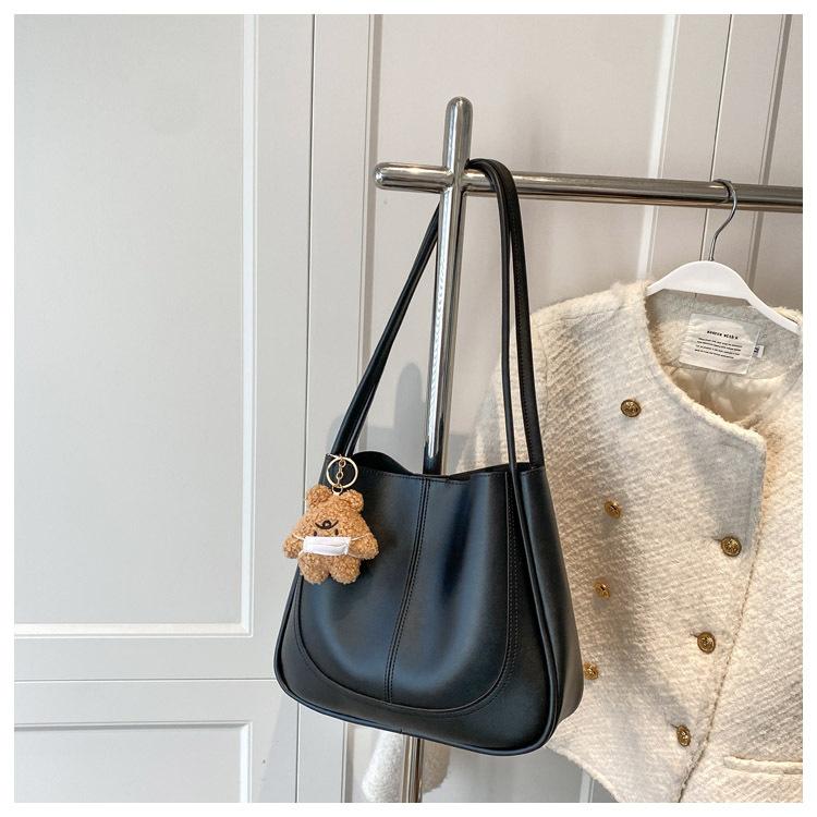 

Высококачественная текстура большой емкости сумка 2024 осень и зима новая женская сумка модная сумка через плечо для поездок на работу сумки для женщин чёрный