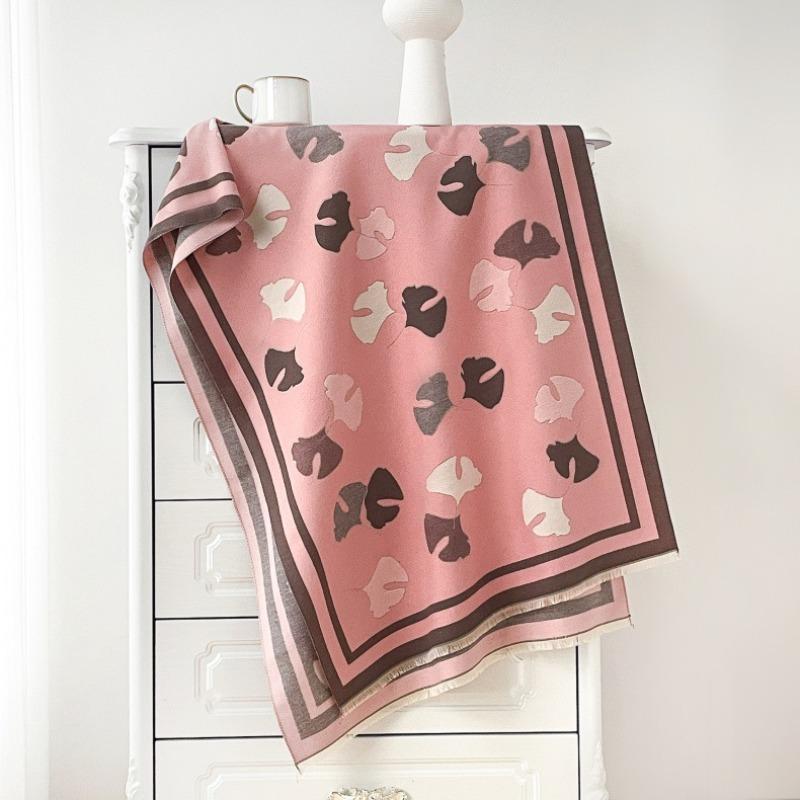 Autumn and winter ginkgo biloba leaf print double-sided two-color imitation cashmere thermal scarf women's sweet wind air conditioner shawl