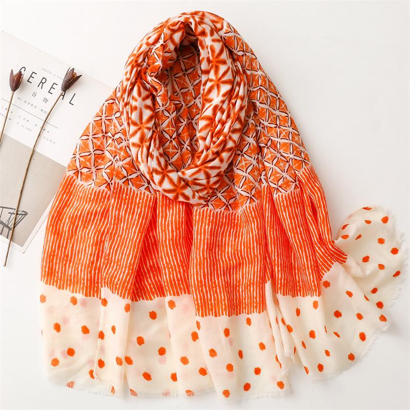 

2024 Новый хлопковый и льняной шелковый шарф на ощупь для светских львиц, мелкий свежий горошек, снежинки, мягкая шаль с бахромой для женщин 180*85