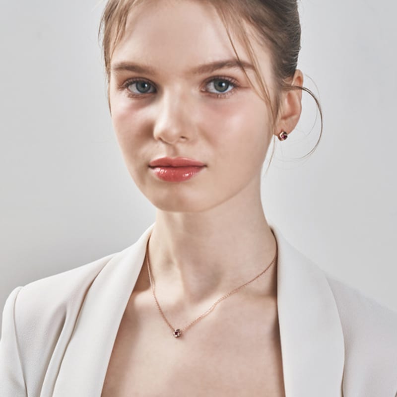 ELLE Smycken 14K GP Rubin Blomma Enkelt Halsband ELBRNN222