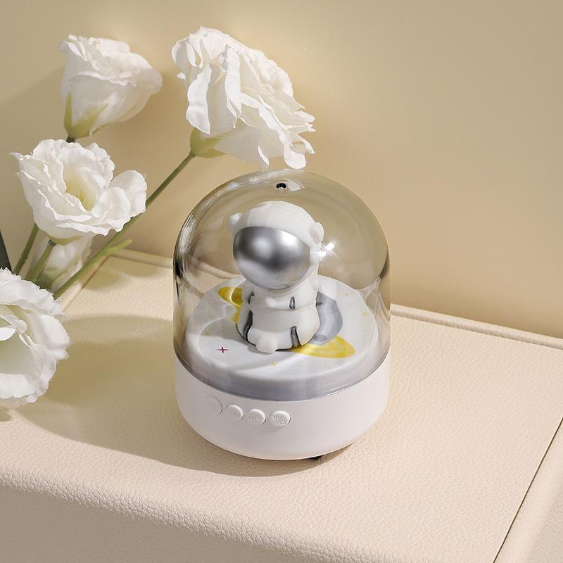 Spaceman Bluetooth Speaker with Gift Bag - Astronaut Desktop Ornament for Boys