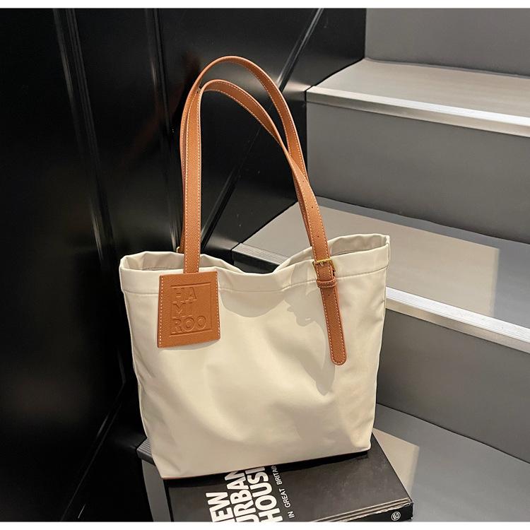 Simple, lightweight and large-capacity nylon cloth tote bag women's 2025 new high-end casual solid color mommy shoulder bag